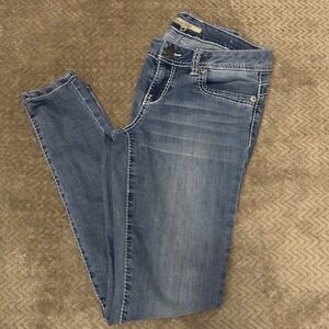 WannaBettaButt Ymi Medium Wash Faded Stretch Jeans Size 7 Reg